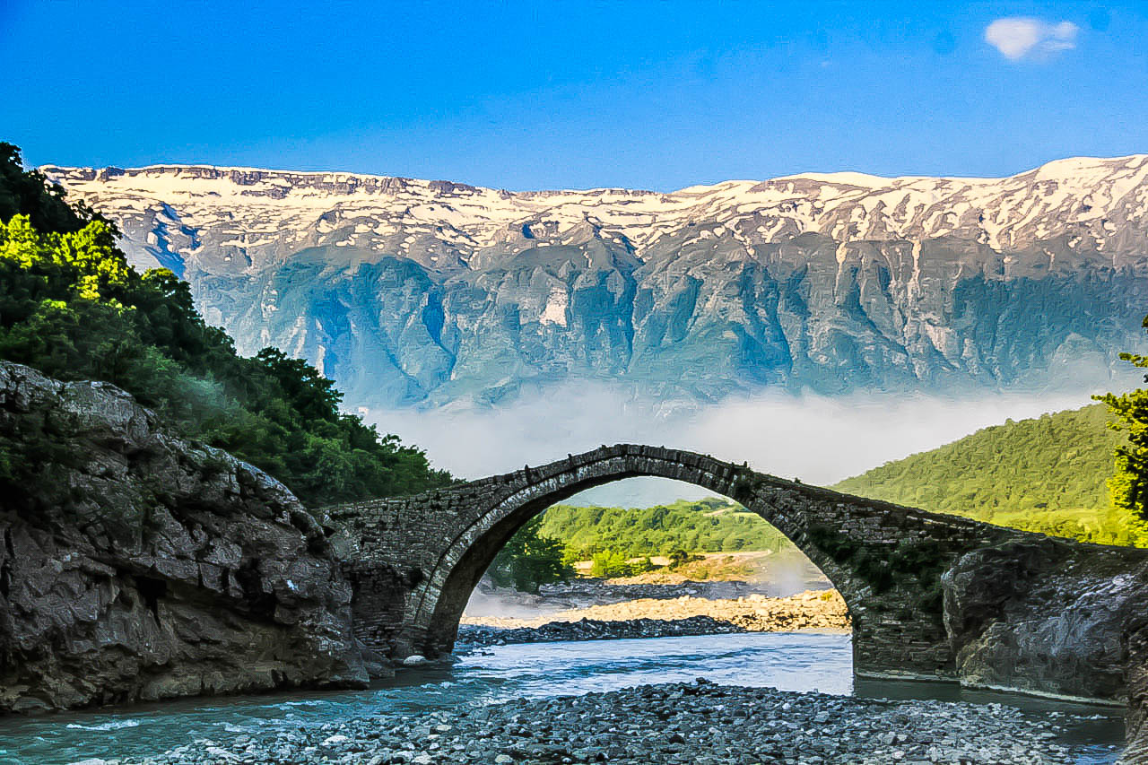 Puente en Benjat, famosa por sus aguas termales