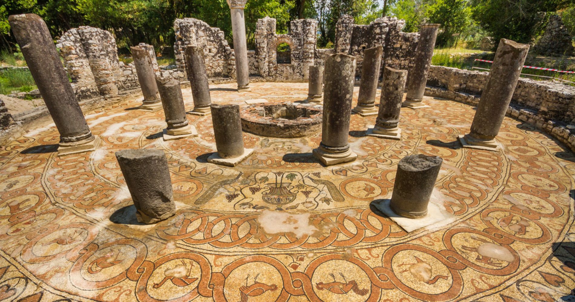 Ruinas del baptisterio de Butrint