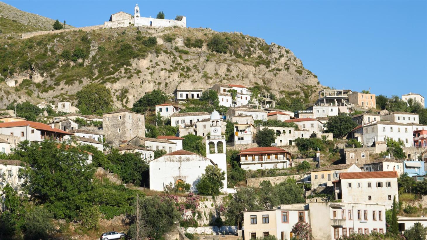 Pueblo de Himarë bajo el castillo