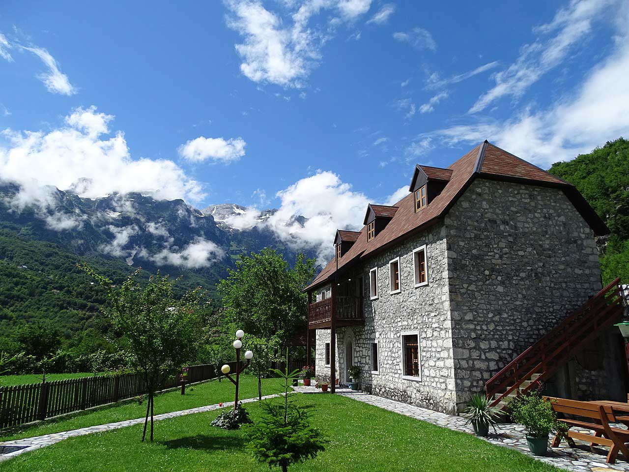 Bed and breakfast en Teth, Alpes albaneses