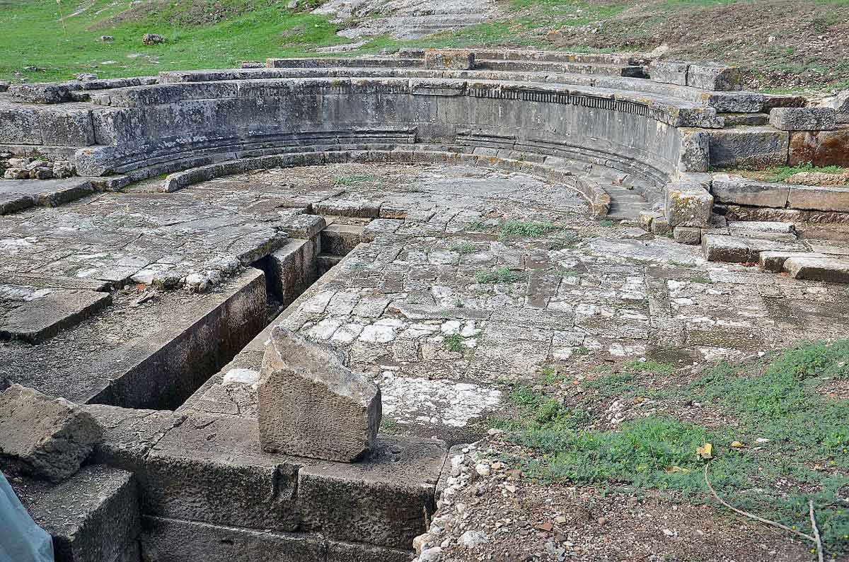 Fuente monumental de la antigua ciudad de Orikum